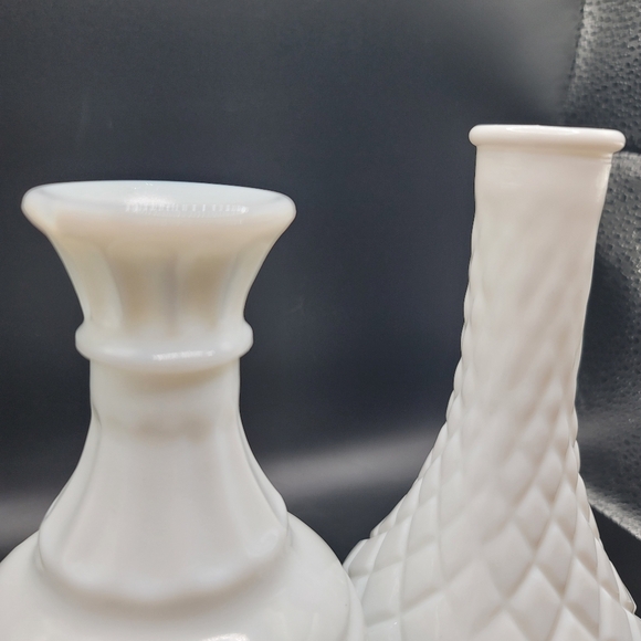 Vintage Small Milk Glass Bud Vases Set Of 2 - Picture 6 of 9